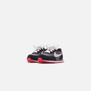 Nike Waffle Trainer 2 Flat - Pewter / White / Black / Siren Red