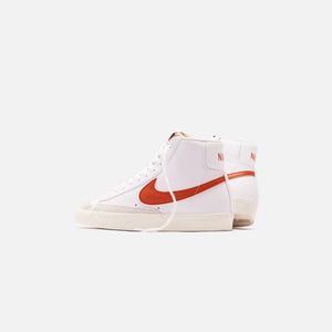 Nike Blazer Mid `77 Vintage - White / Mantra Orange / Sail
